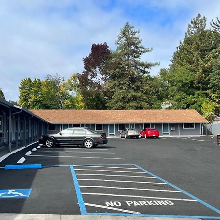 Pine Cone Motel Willits Exterior photo