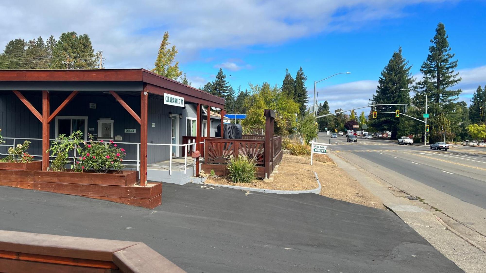 Pine Cone Motel Willits Exterior photo